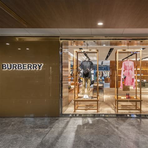 burberry bag outlet singapore|Burberry clothing paragon.